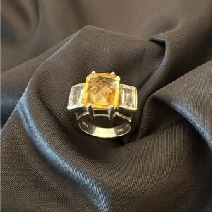 Beautiful vintage ring-excellent lightlyused condition.Center stone Warm Citrine